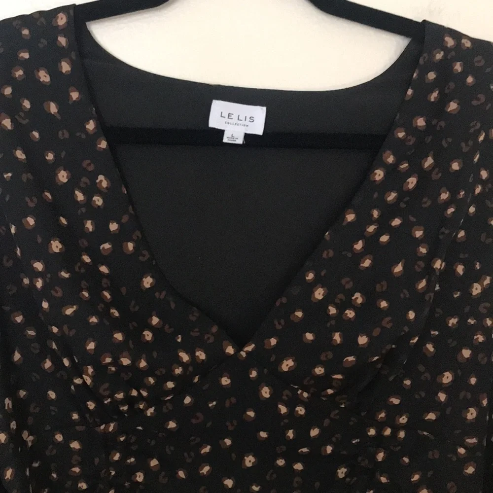 Like New LELIS Top.‎ Large